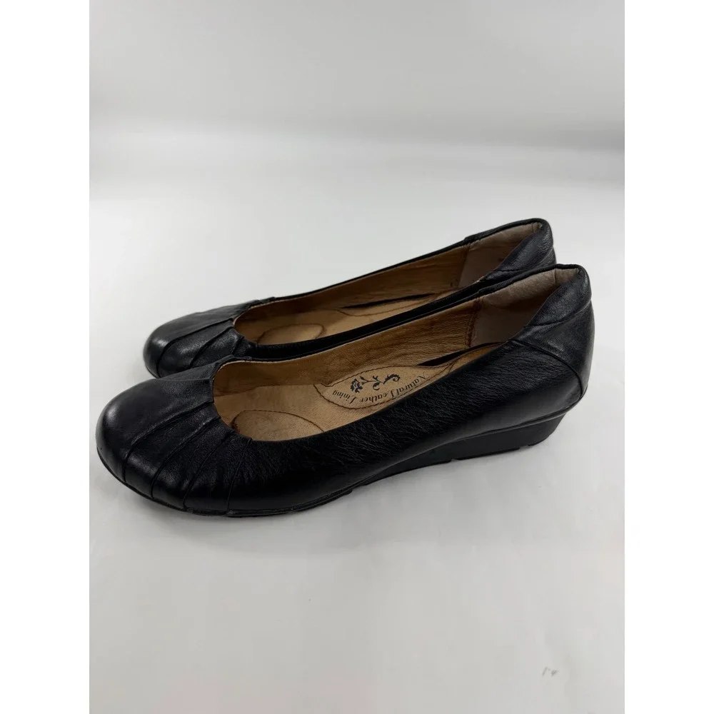 Sofft Womens Black Leather Pleated Round Toe Low Wedge Pump Shoes Size 8.5 M